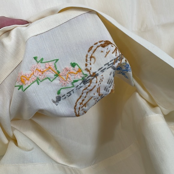 Set of (2) Cream Hand Embroidered Pillowcases Burlington No Iron Bird Violin - Picture 4 of 5